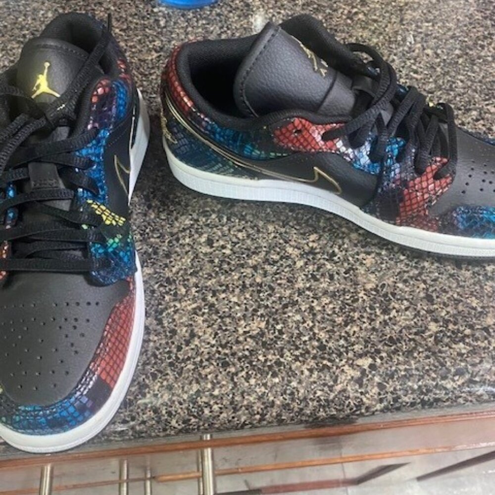low top jordans - Picture 2 of 5